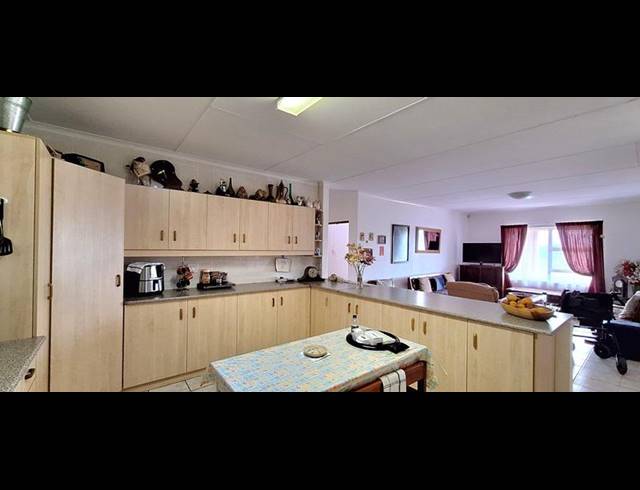 3 BEDROOM HOUSE FOR SALE IN FRAAIUITSIG